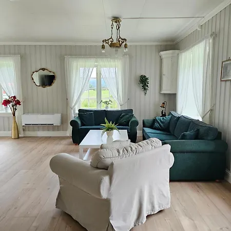 Familie Og Gruppevennlig Hus 12 Senger 240kvm